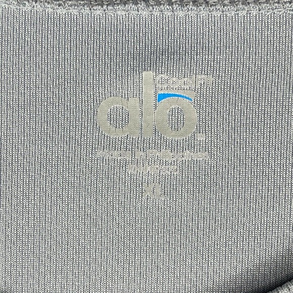 ALO Yoga Men's Gray Long Sleeve Shirt - Picture 7 of 10